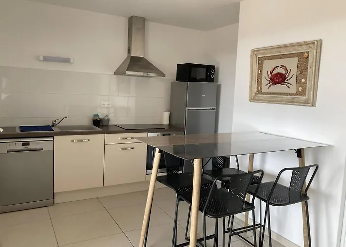 Cosy Avec Belle Terrasse à 250 M De La *